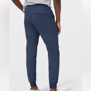 Lululemon men’s ABC 30’ pants. Blue. Size small.
